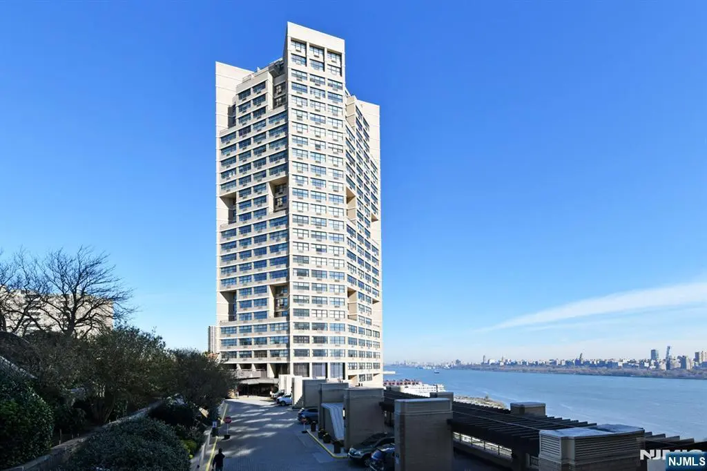 7004 BLVD E Unit 31A