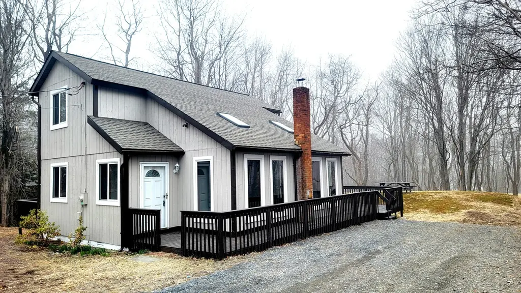 1123 Black Bear Ln