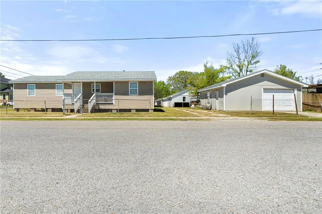 401 Oak Ave