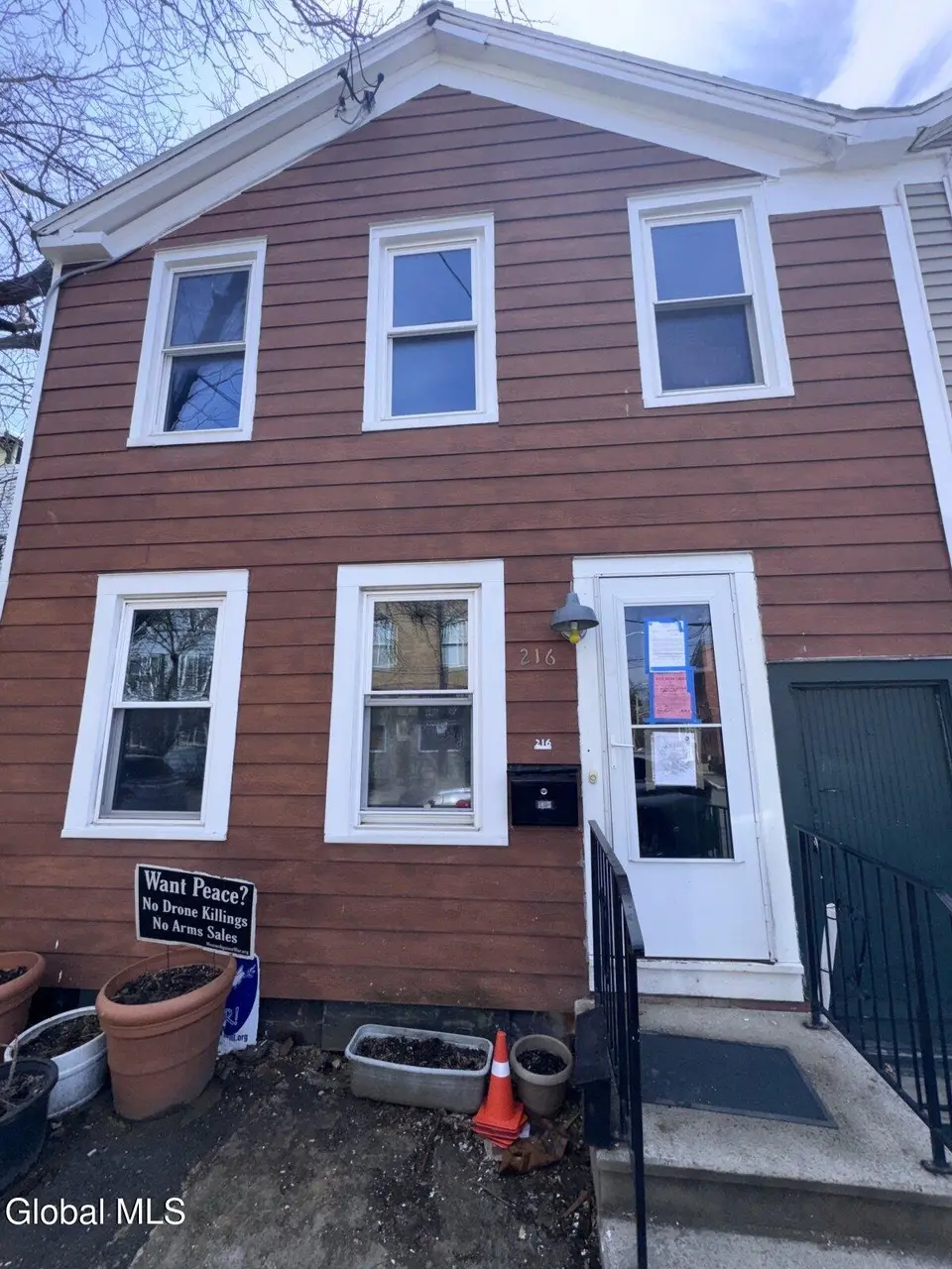 216 Front St