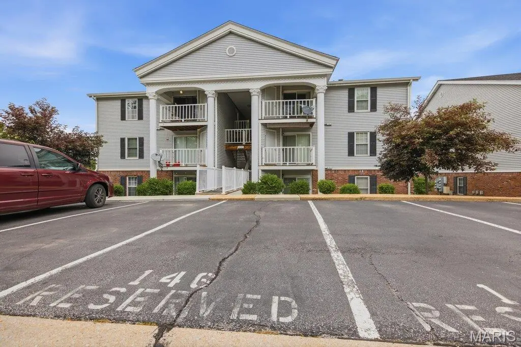 1231 Creve Coeur Crossing Ln Unit B