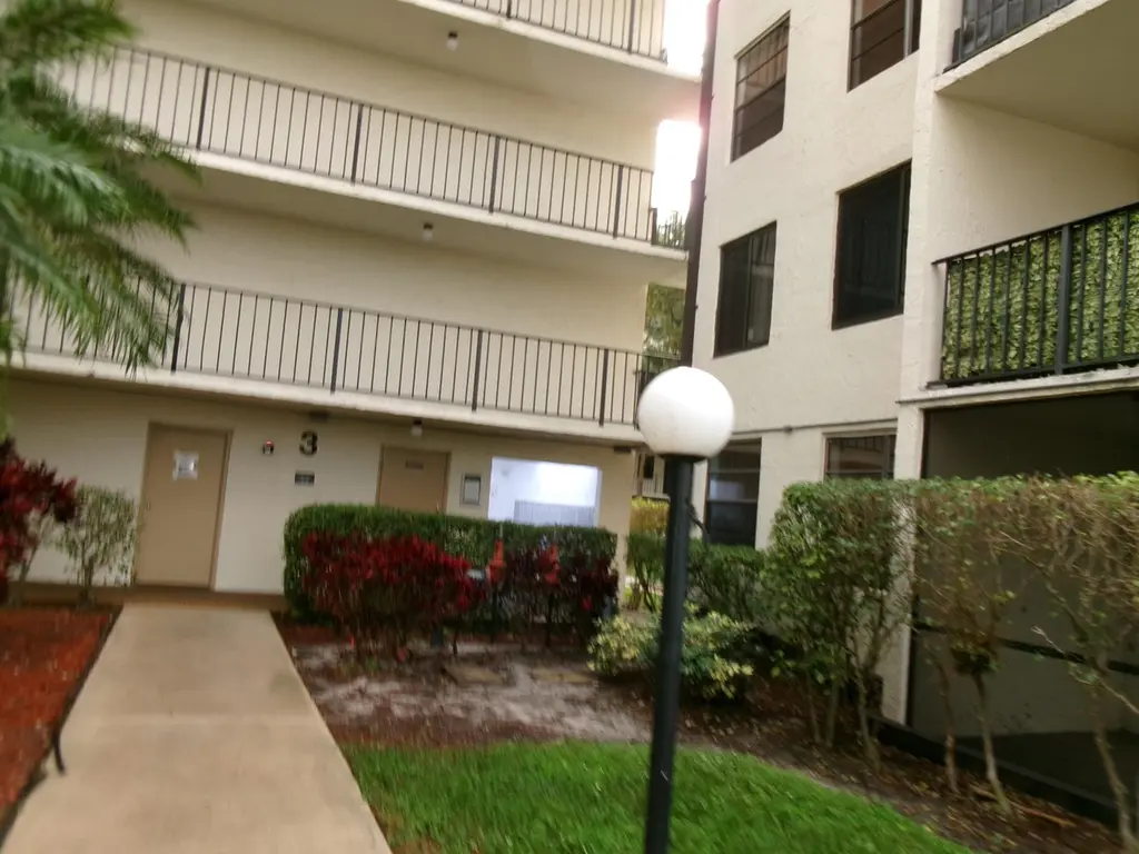 6190 Woodlands Blvd #309