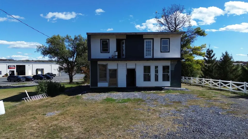 4861 South Valley Pike