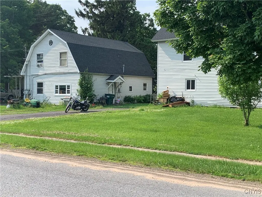 4 Demott St