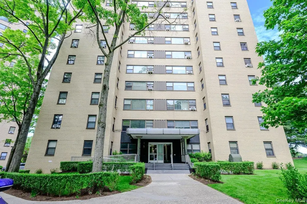 3 Fordham Hill Oval Unit 5E