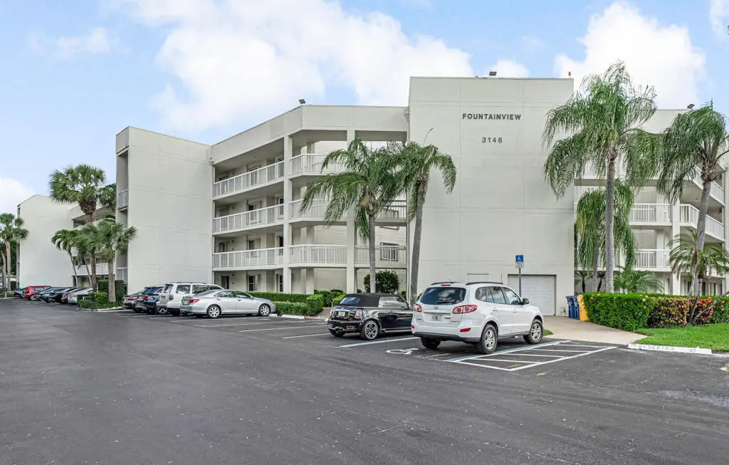 3146 Via Poinciana #203