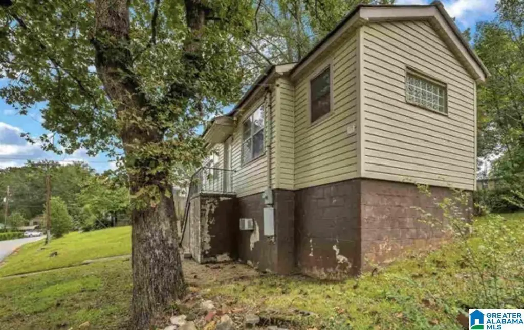 70 Lakeside Dr