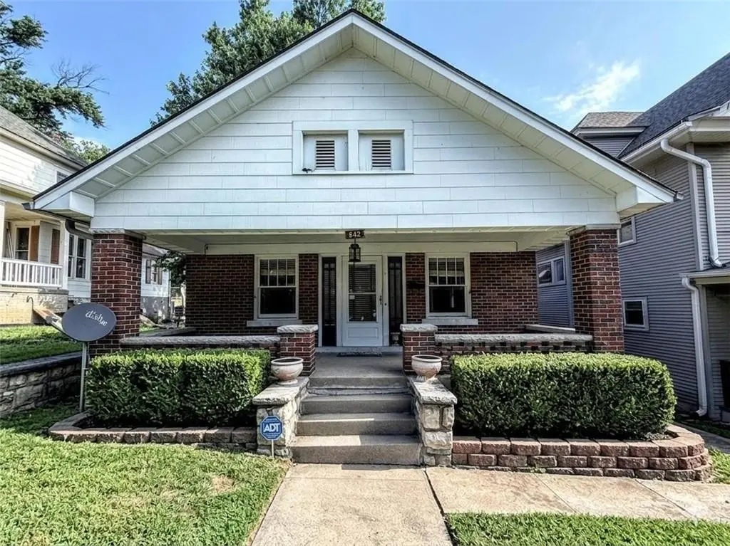 842 Barnett Ave