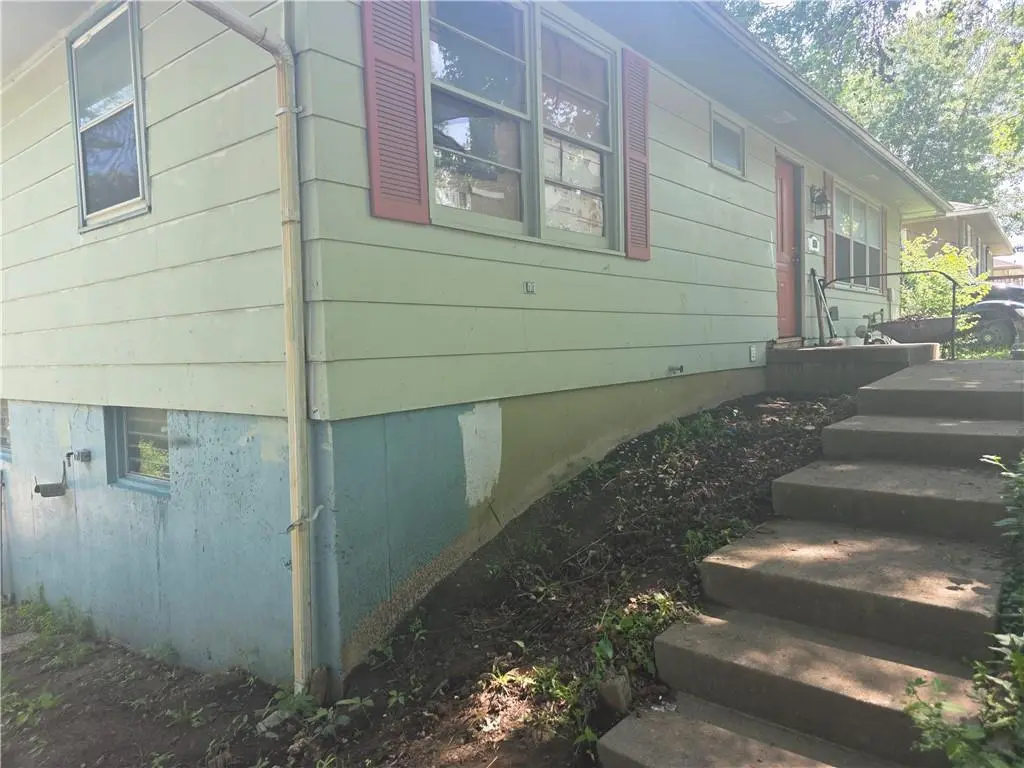 803 W Main St