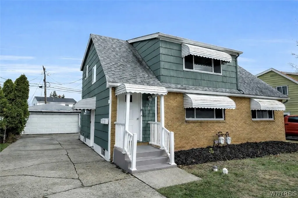 75 Beach Rd