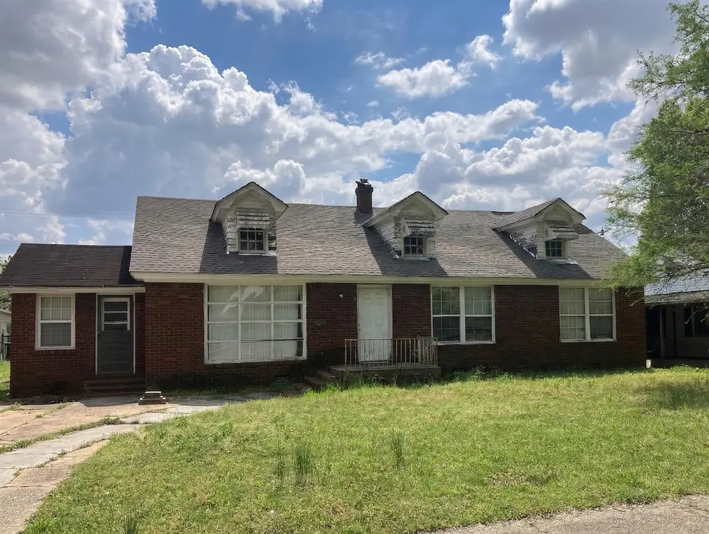 1205 W Walnut St