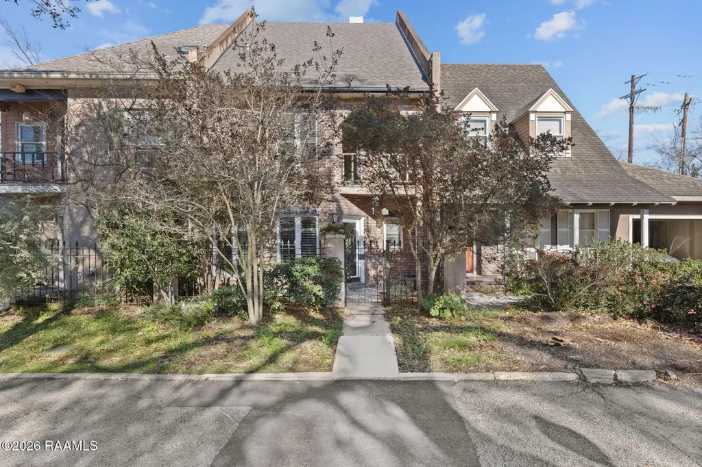 557 Esplanade Dr