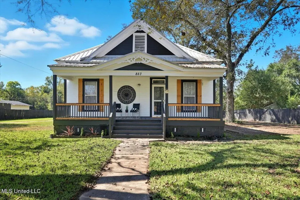 857 Rockport Ave