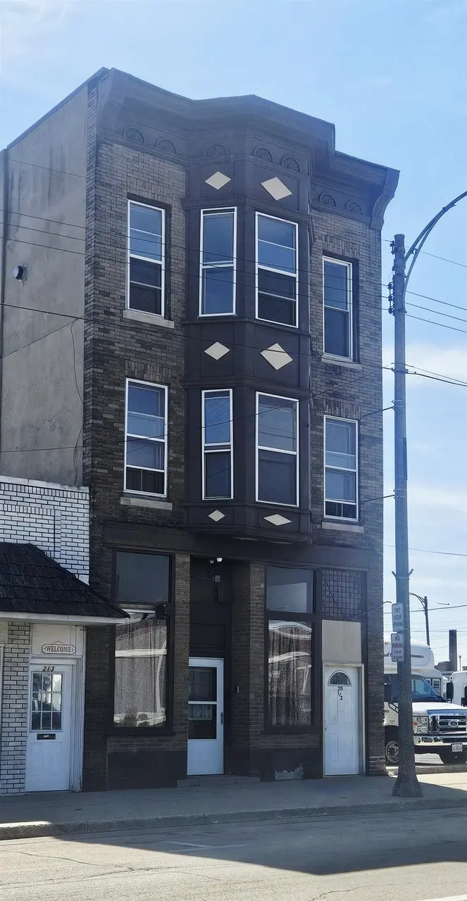211 E Stephenson St