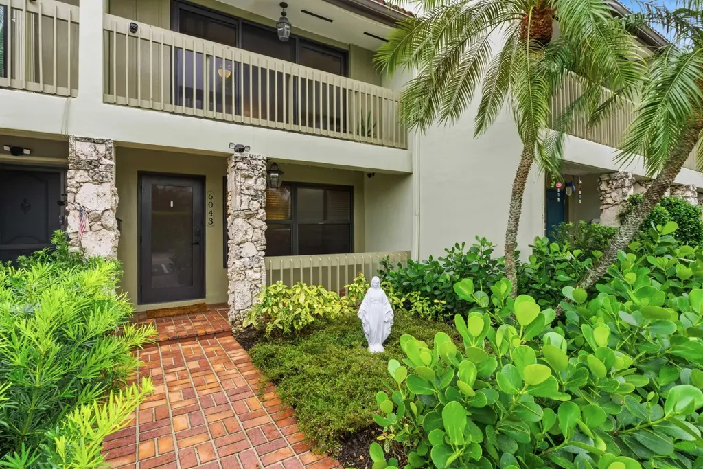 6043 Bayview Dr #6043