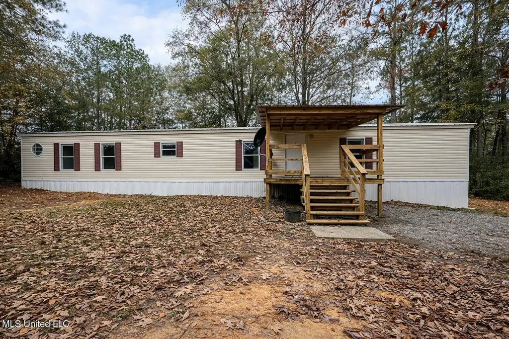 21562 Saucier Lizana Rd