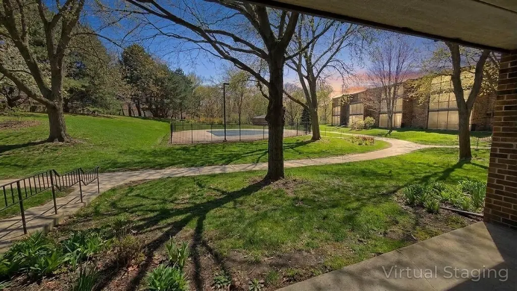 35 Nathan Ln N #114