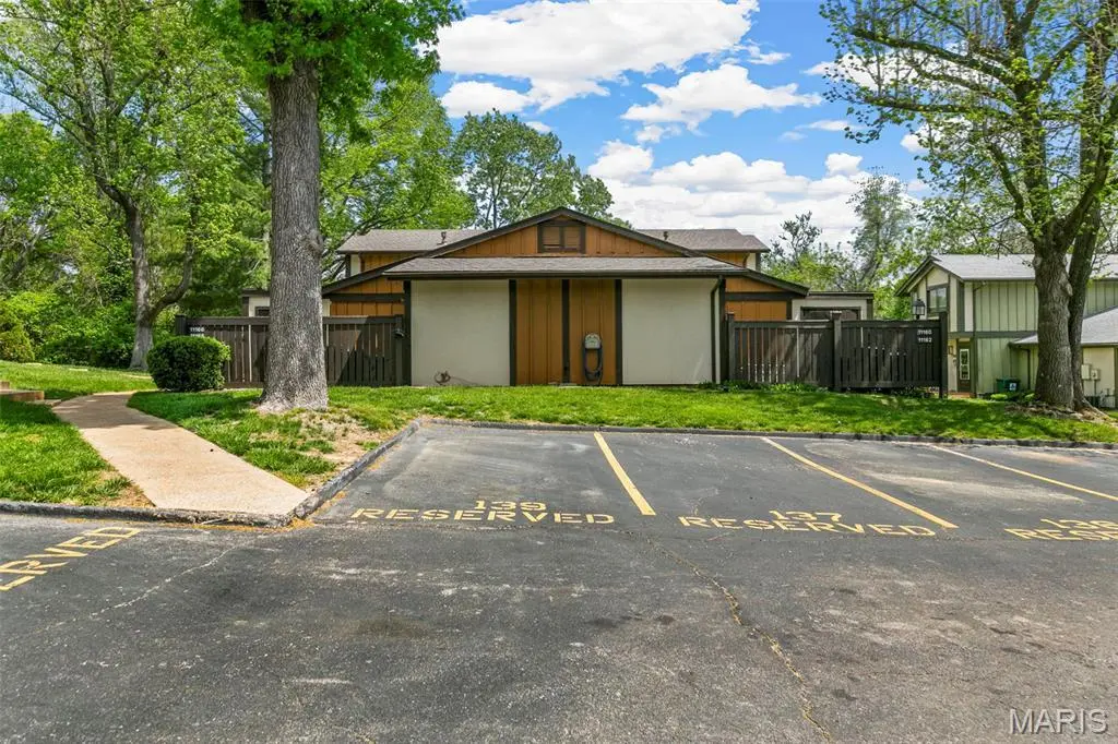 11166 Whispering Oaks Dr