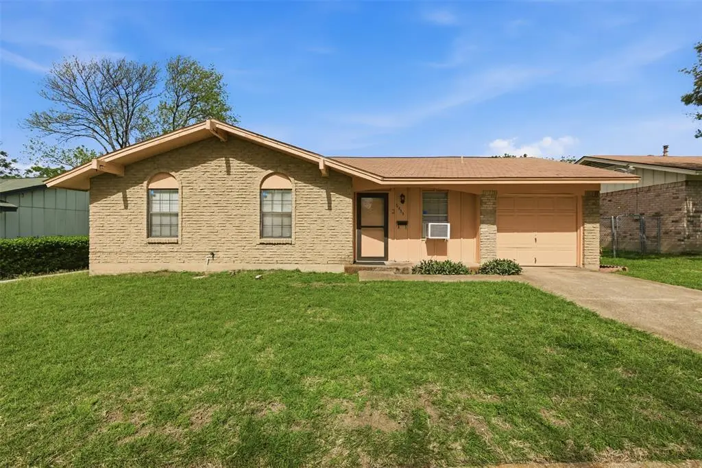 6435 Moonhill Dr