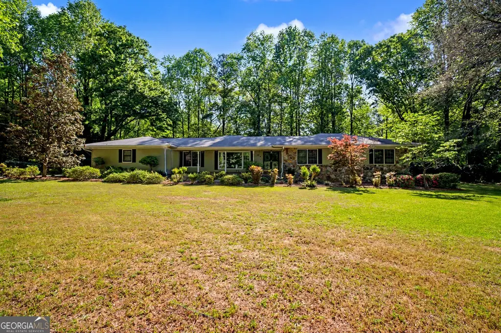490 Hawthorne Dr