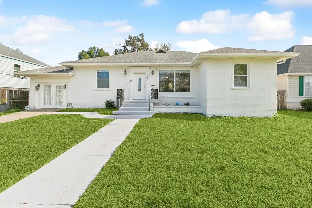 5217 Chamberlain Dr