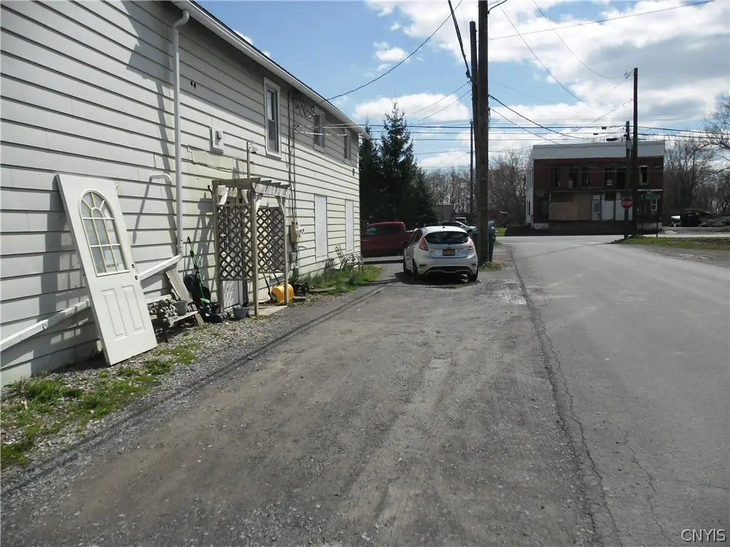 61 Border City Rd