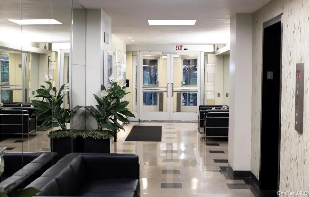 1 Fordham Hill Oval Unit 4A