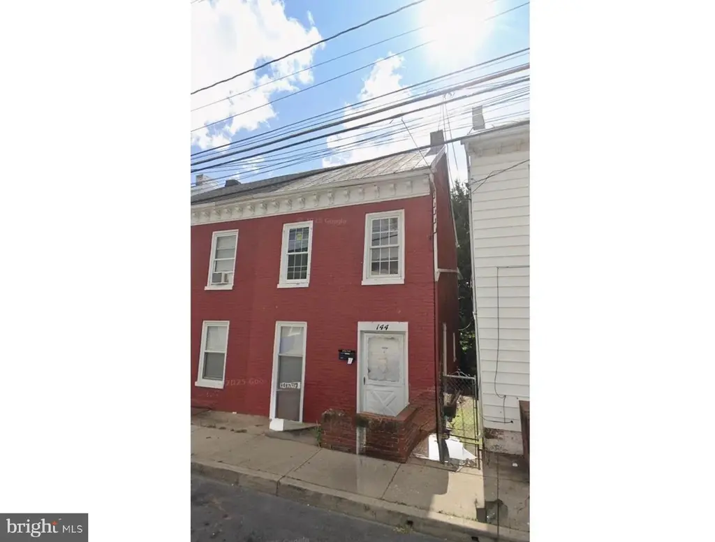 144 S Locust St