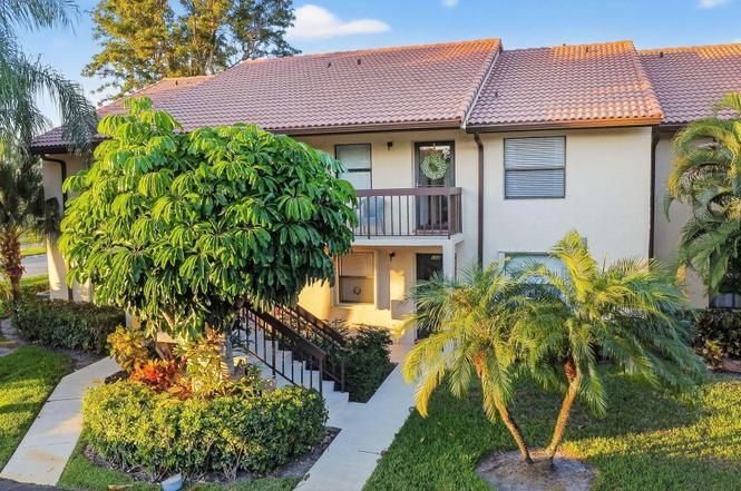 4542 Lucerne Lakes Blvd E #202