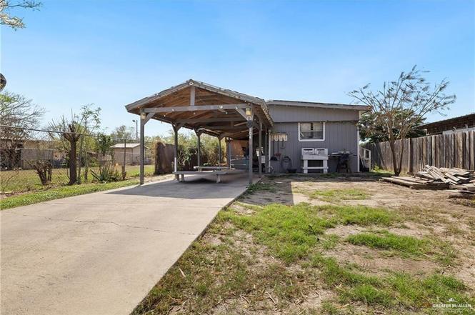 304 E Levee Ave