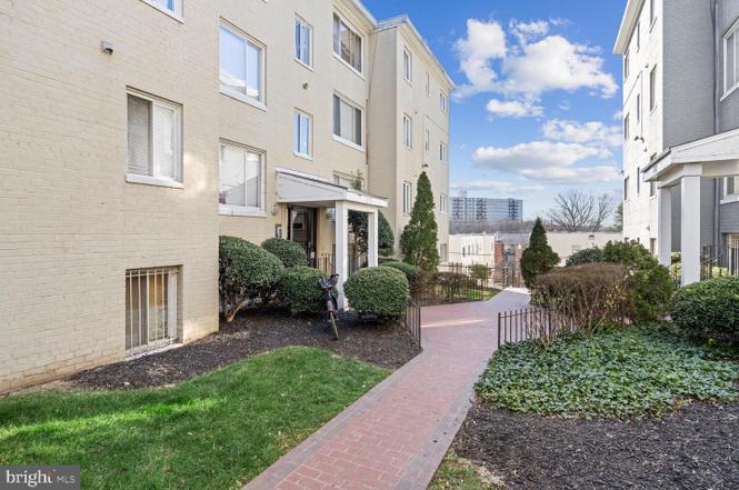 713 Brandywine St SE #203