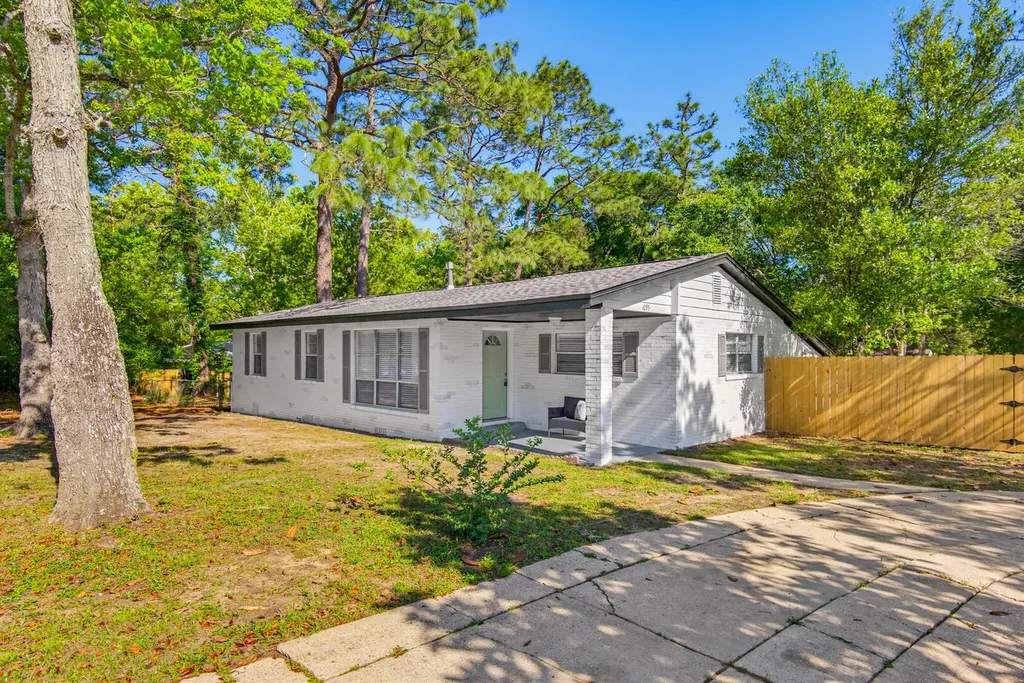 1095 Texas Pkwy