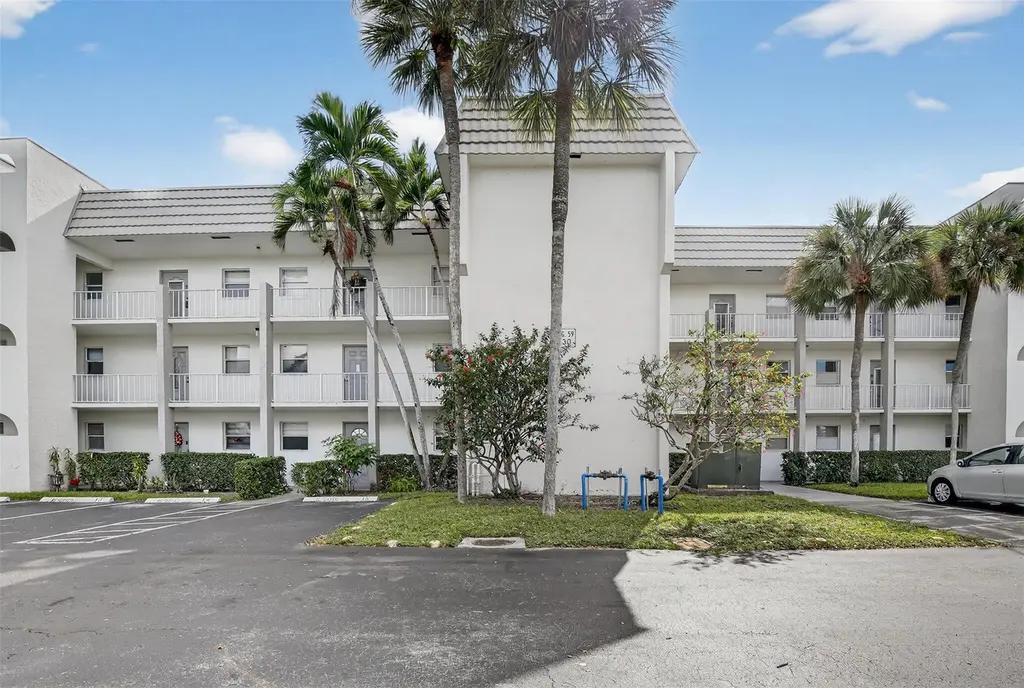 8130 Sunrise Lakes Blvd #309