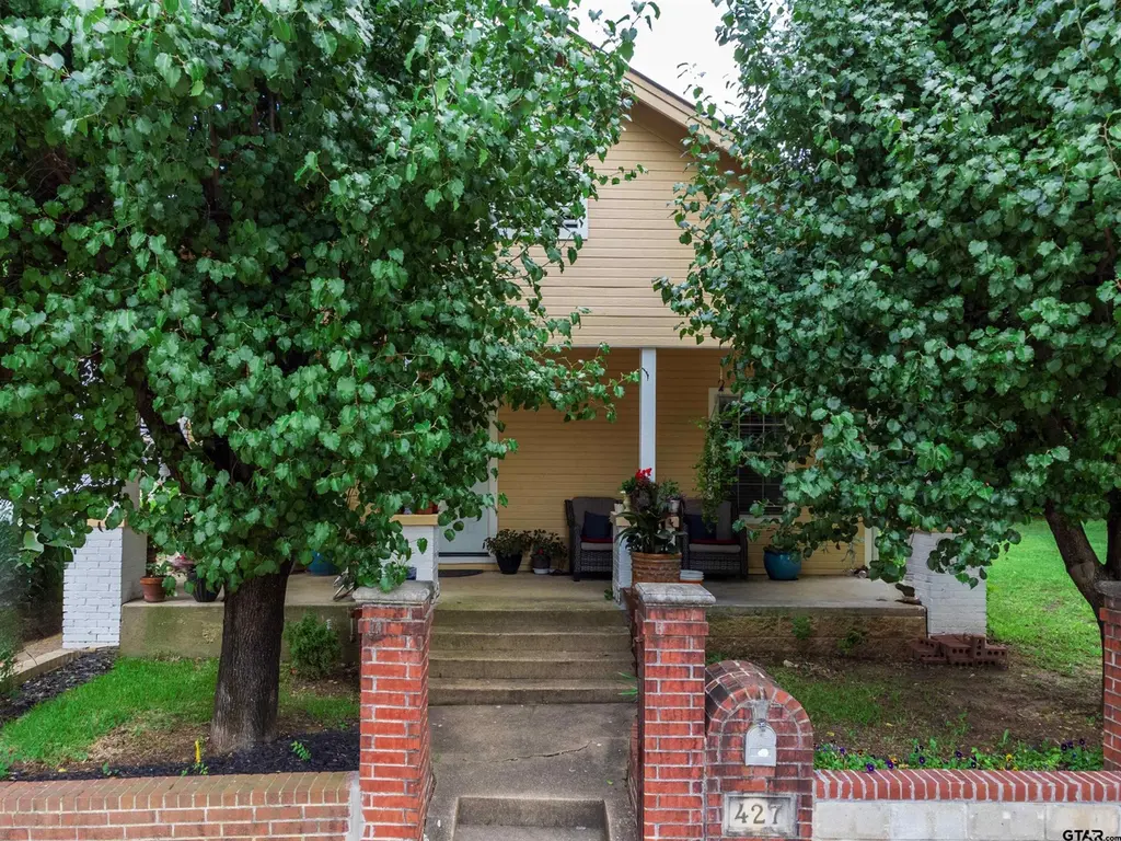 427 E Locust St