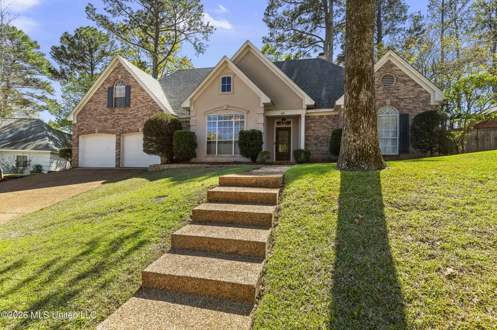 69 Moss Woods Dr