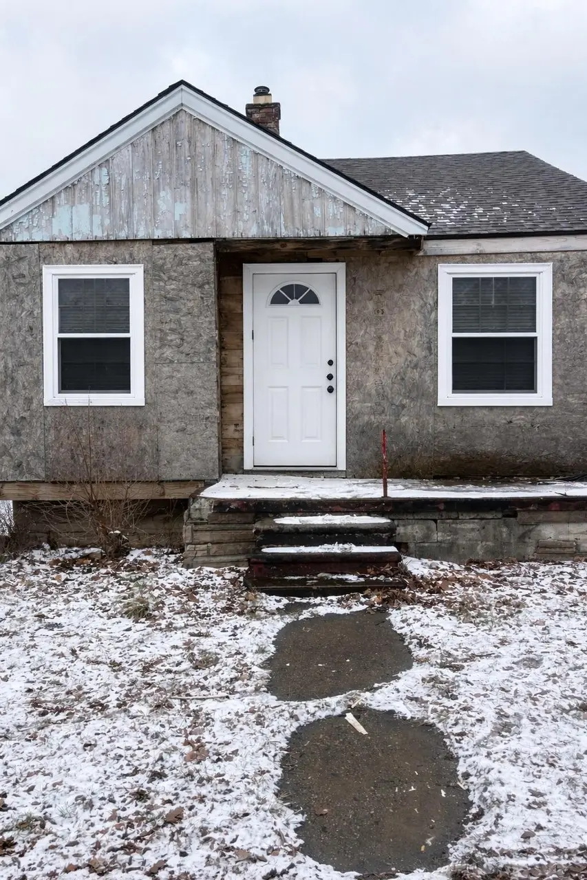 20137 Helen St