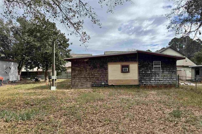 2206 Janet St