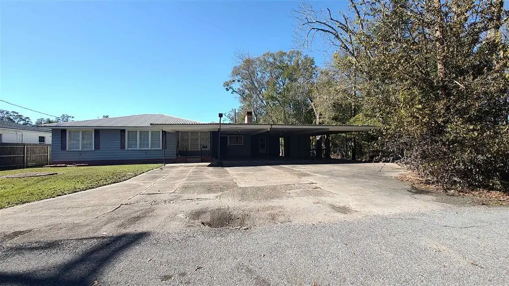 811 Schriever St