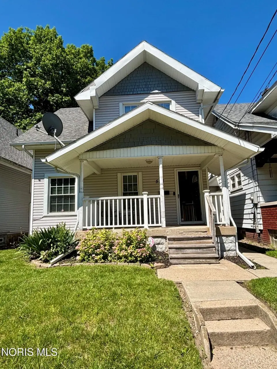 528 Carlton St