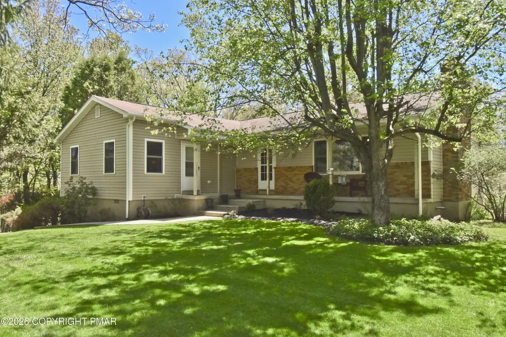 218 Applewood Dr