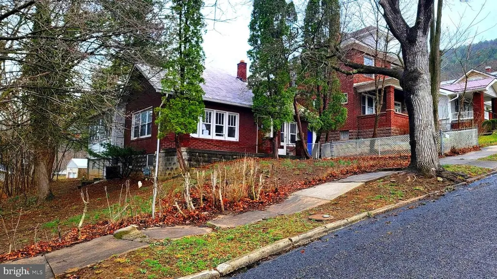 8 Buchanan Ave
