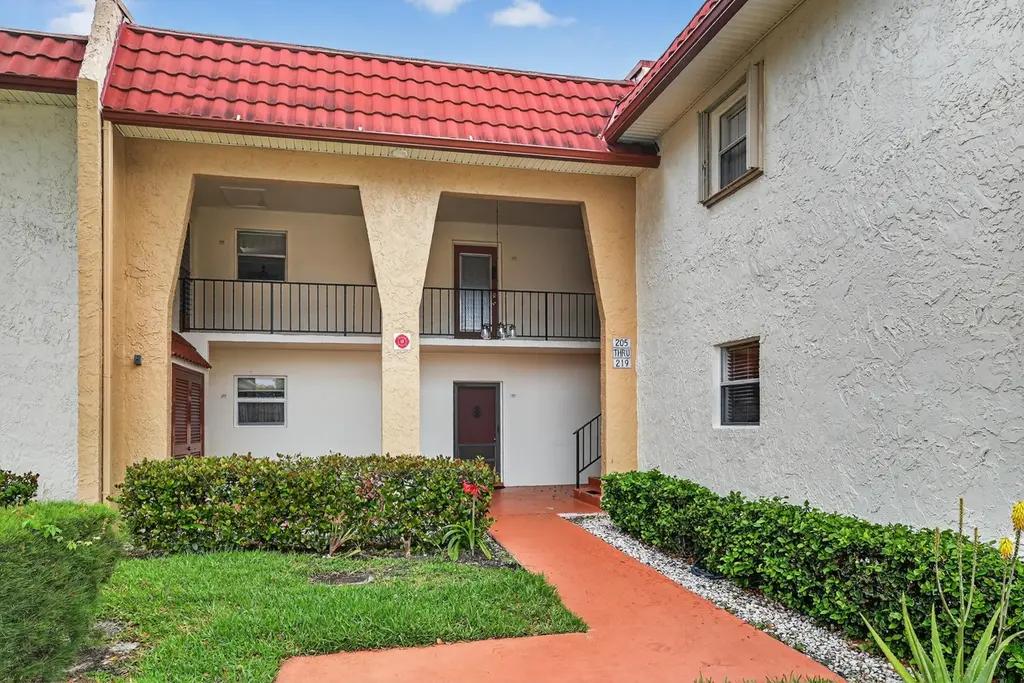 211 Lake Dora Dr