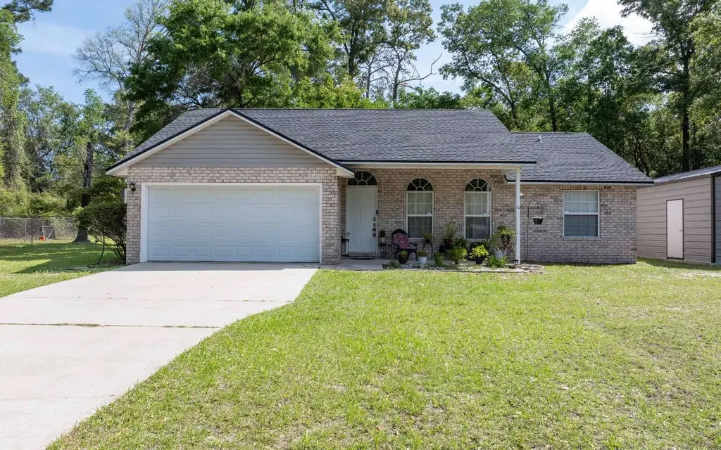 585 SW Chris Ter