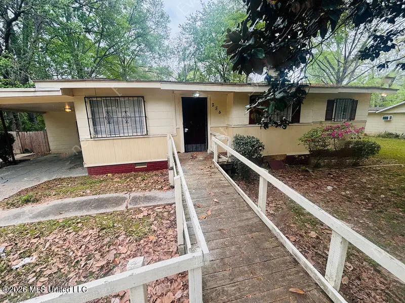 256 Iris Ave