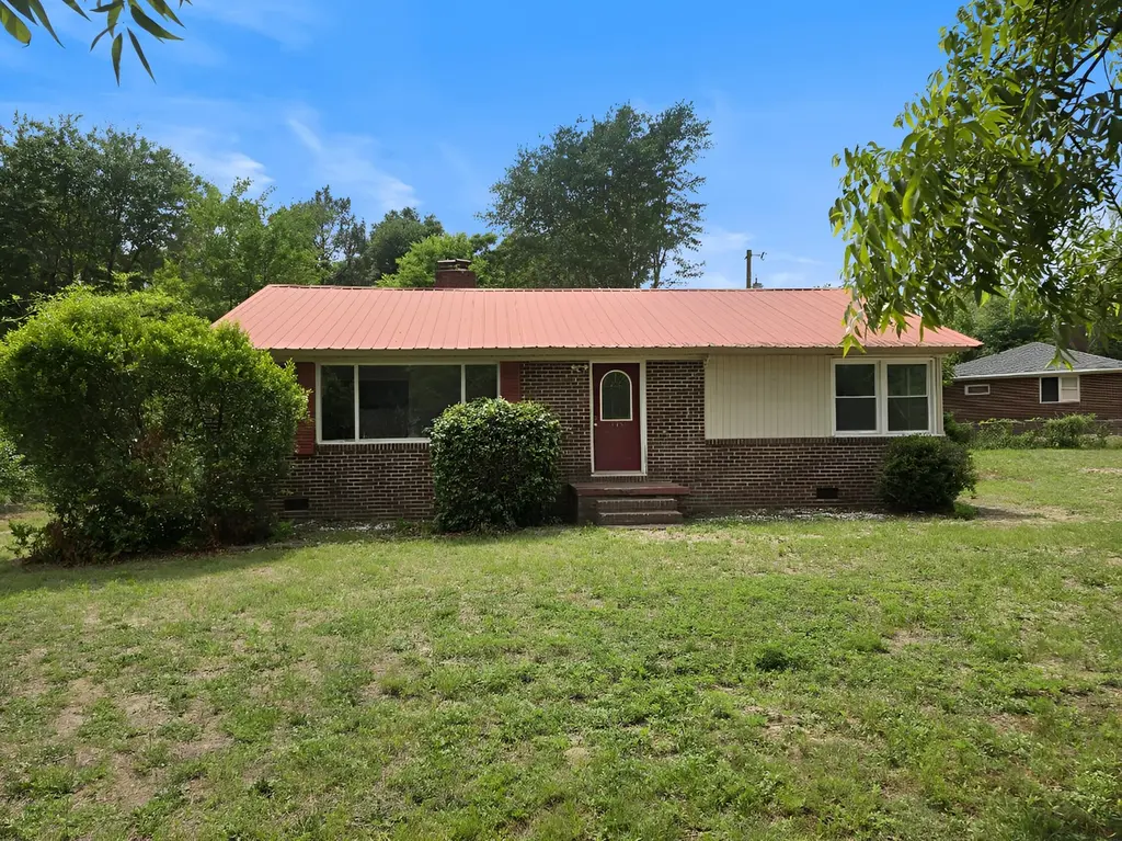 135 Oakwood Dr