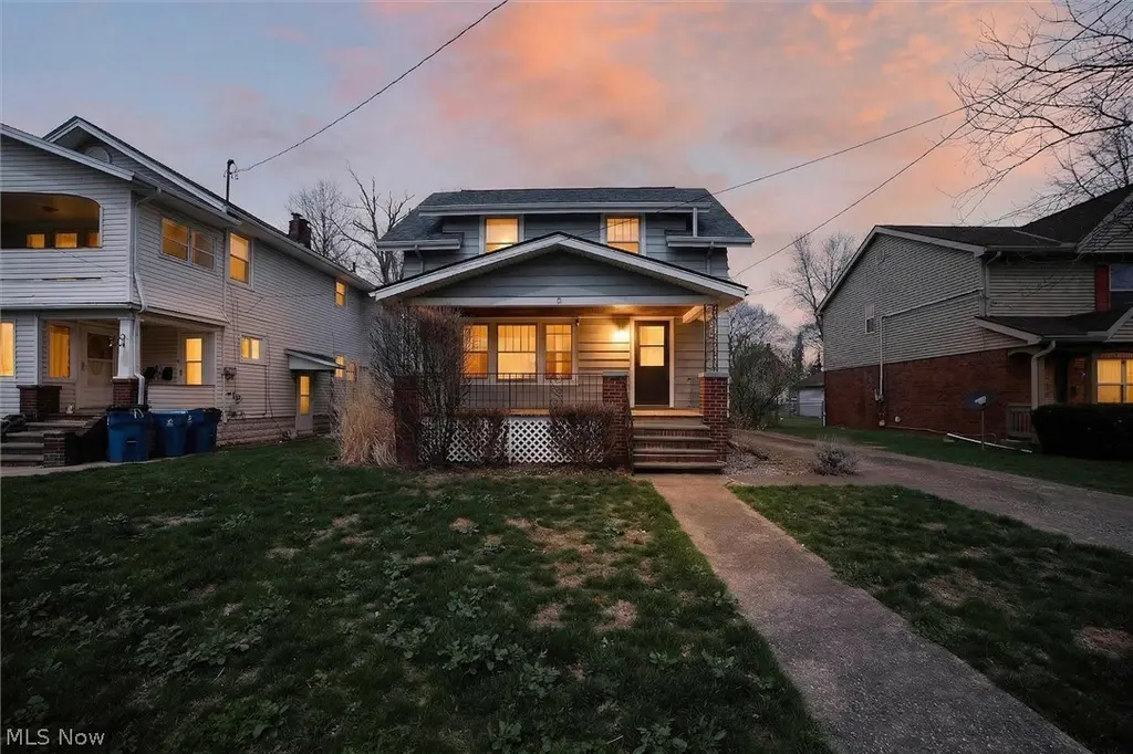 322 W 28th St