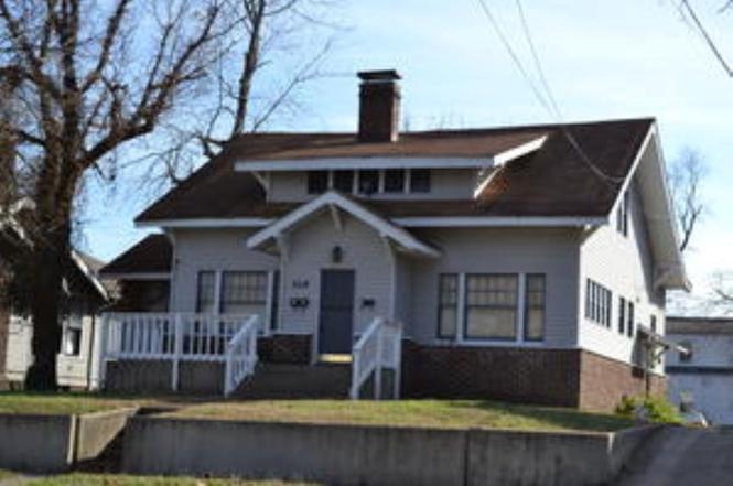 319 W Walnut St