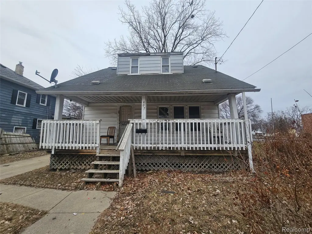 407 E 12th St