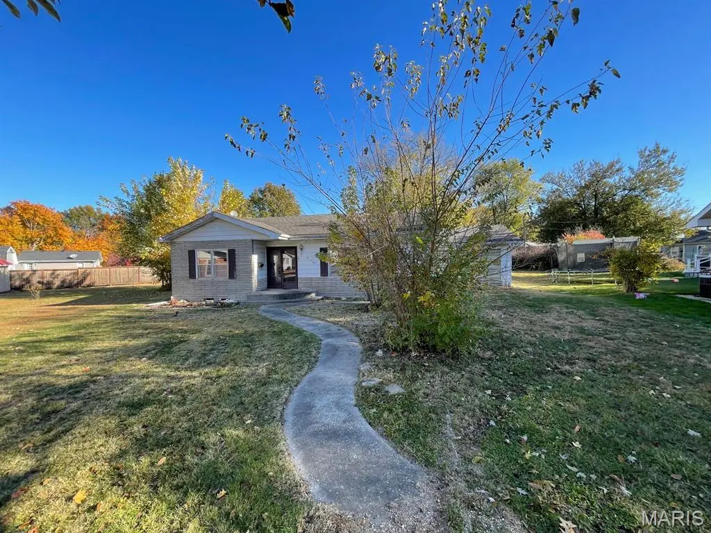 105 Circle Dr