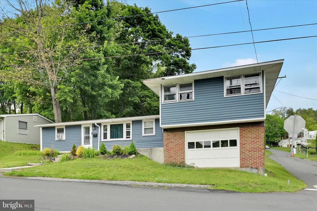 636 Snyder St